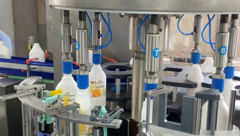 Rotary Self Adhesive Labeling Machine For Flat Bottles